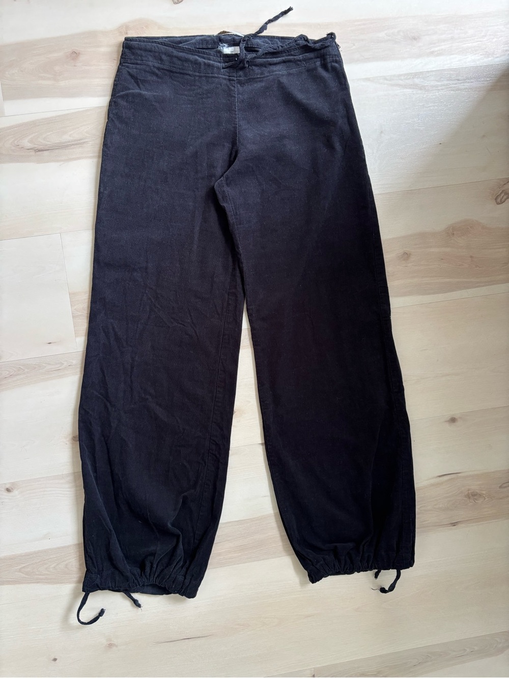 Cache Straight-Leg Drawstring Pants in Black